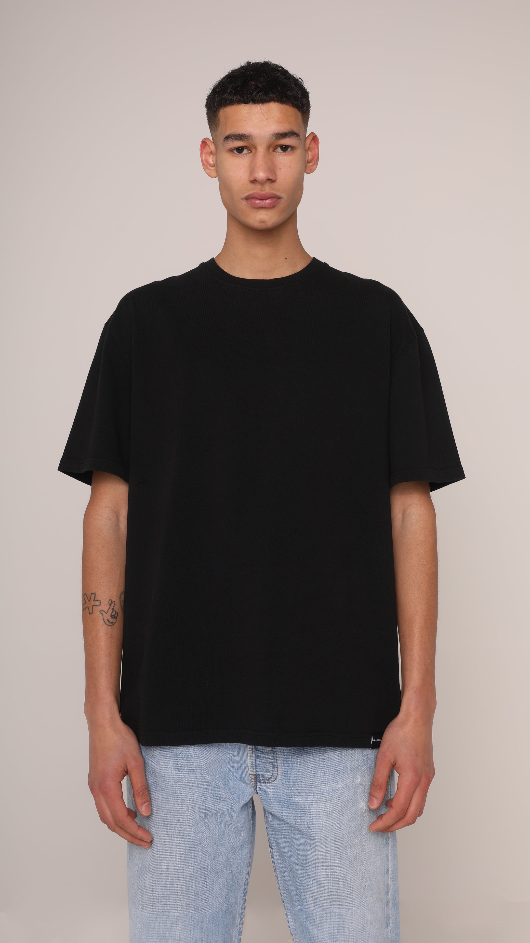 Blanks Tee – Arlo Huxley